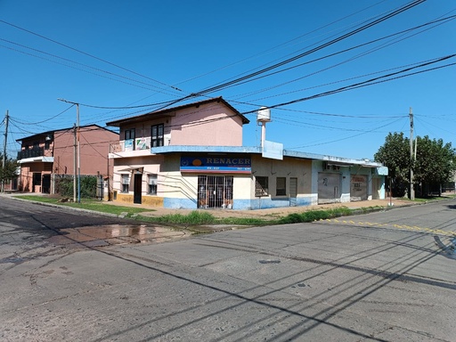 Casa de 4 ambientes con 3 locales y 2 cocheras en venta en Malvinas Argentinas!