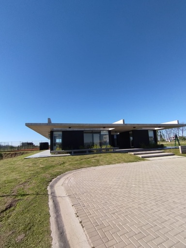 Lote en venta en inmejorable ubicación del Barrio Village Joven.