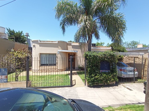 Casa De 4 Ambientes En Venta En San Miguel.